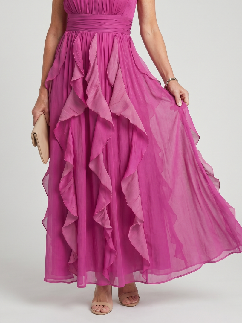Orea | Vestido Maxi com Decote Alto e Camadas de Renda