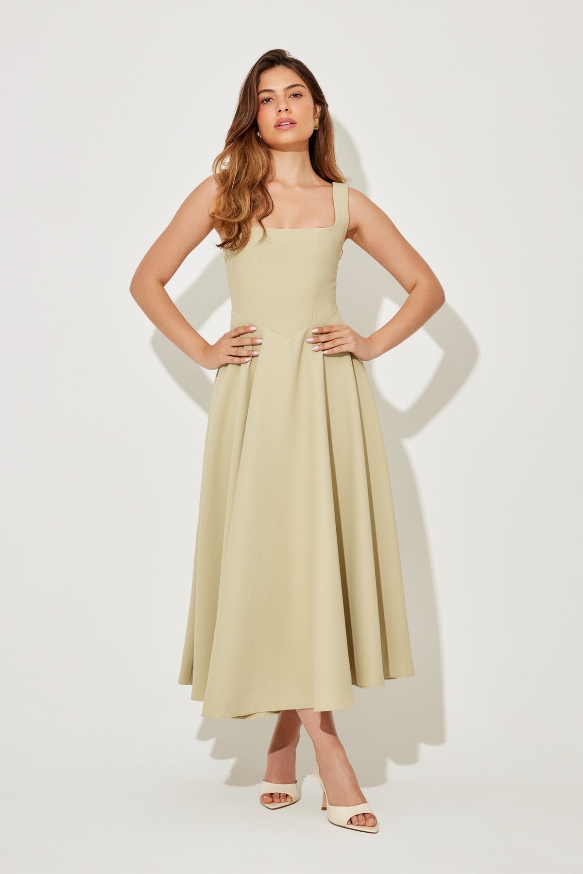 Amélia - Vestido Midi Intemporal