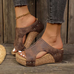 Sofia - Wedges com Tachas Lumi