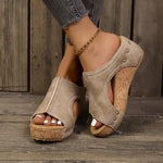 Sofia - Wedges com Tachas Lumi