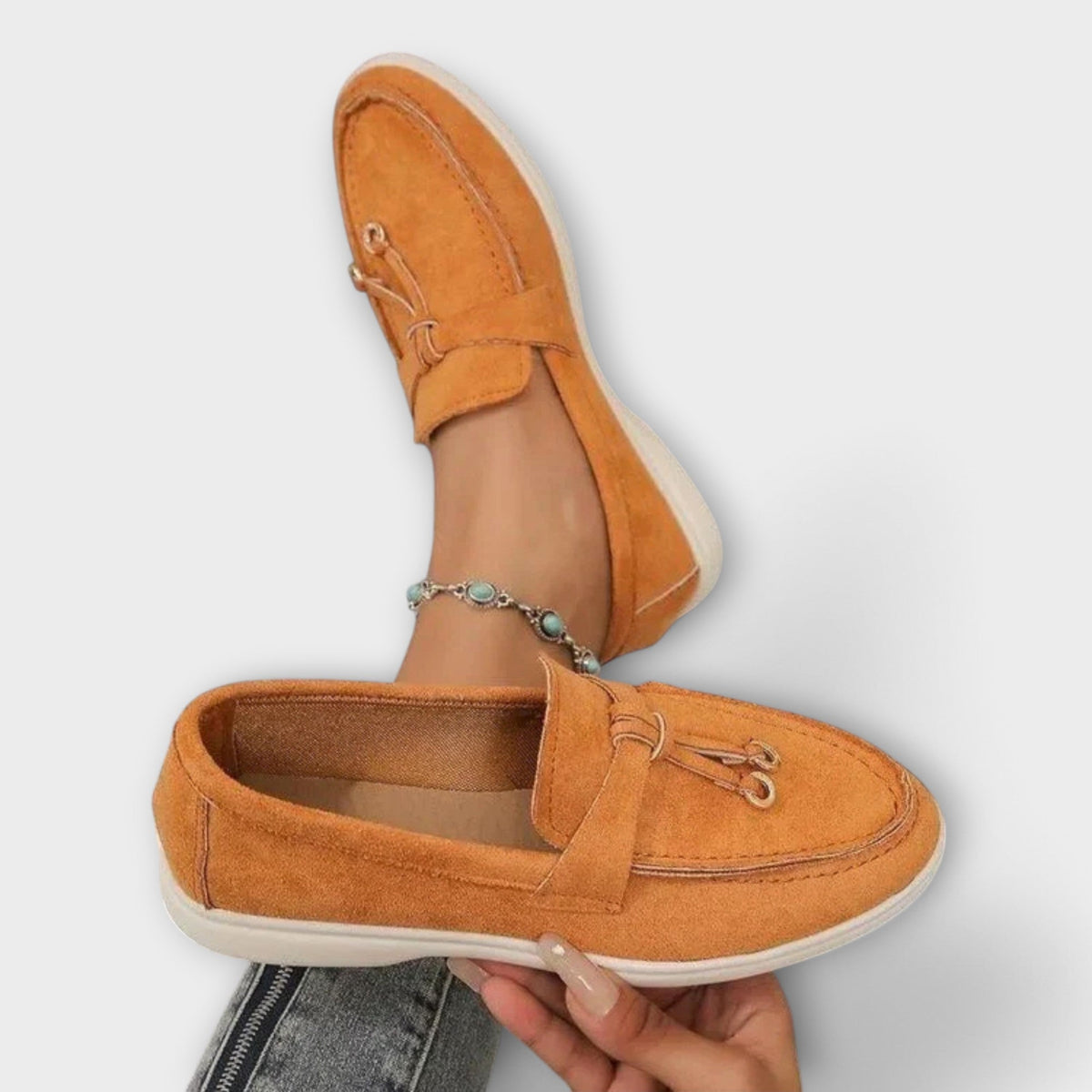 Mocassins Femininos Beiges com Cordão Decorativo