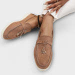 Mocassins Femininos Beiges com Cordão Decorativo