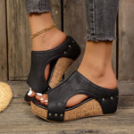 Sofia - Wedges com Tachas Lumi